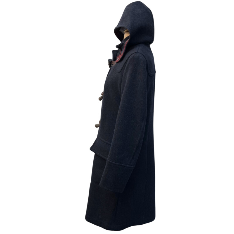 Faconnable Hooded Coat
100% Wool
Faux Horn Toggles
Plaid Detail on Hood
Color: Navy
Size: XS