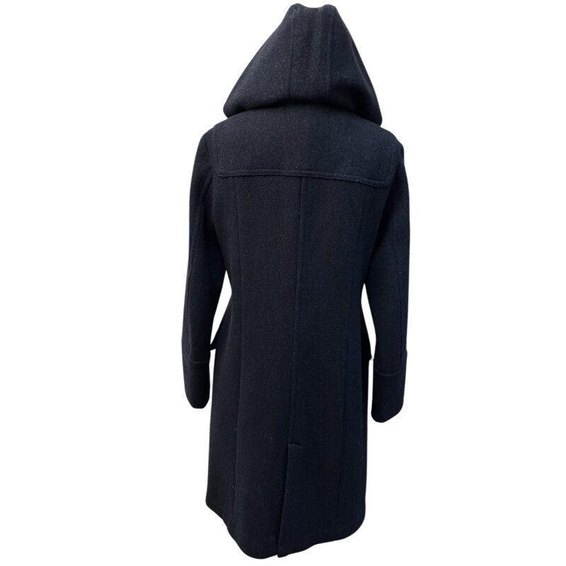 Faconnable Hooded Coat
100% Wool
Faux Horn Toggles
Plaid Detail on Hood
Color: Navy
Size: XS