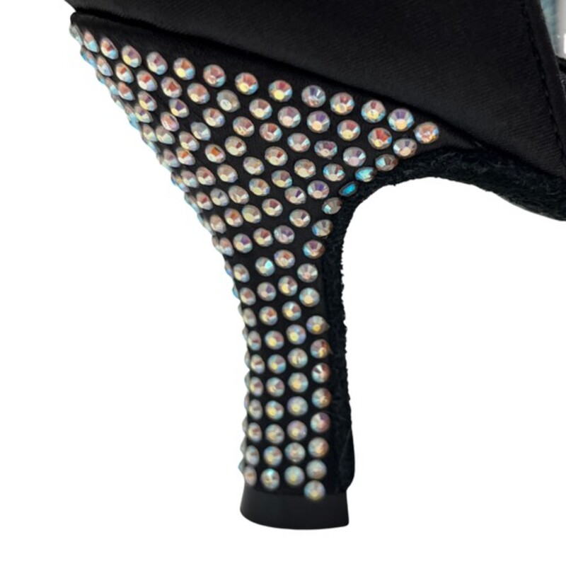 New Wuailim Ballrooom Shoes<br />
Bejeweled over Front and Heels<br />
Lattice Detail<br />
Color: Black<br />
Size: 8.5