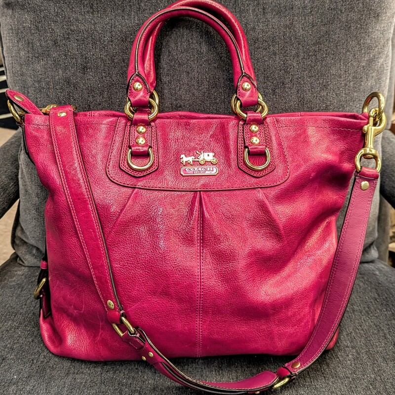 Coach Asley Tote Satchel
Fuchsia
Size: 16 x 13H