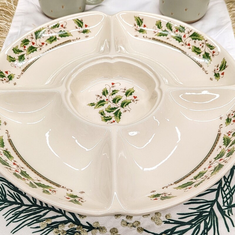 Royal Limited Sectioned Platter
Cream Green Red
Size: 12.5 x 12.5