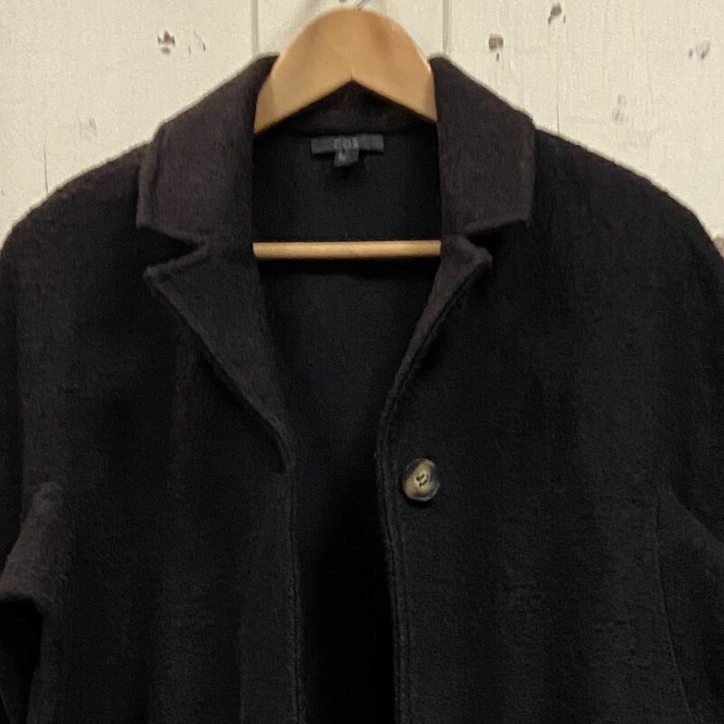 COS Blk Wool Coat<br />
Black<br />
Size: XS