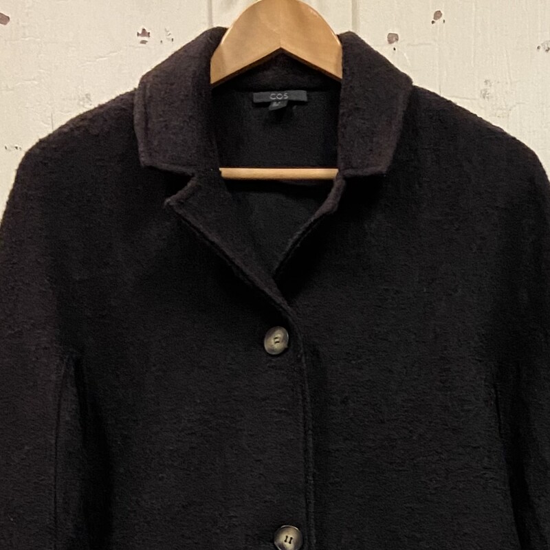 COS Blk Wool Coat<br />
Black<br />
Size: XS