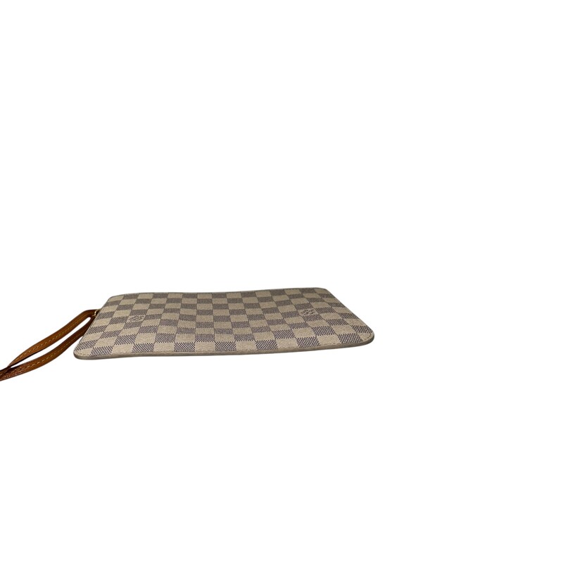 Louis Vuitton Neverfull  Pouchette GM<br />
Some interior marks and tarnishing on hardwear.<br />
Date Code: SD1169<br />
Dimensions: 9.6 in length 6Heigth<br />
Does not come with original dust bag or box.