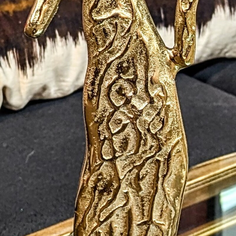 Textured Body Statue
Gold Black
Size: 4.5x23.5H