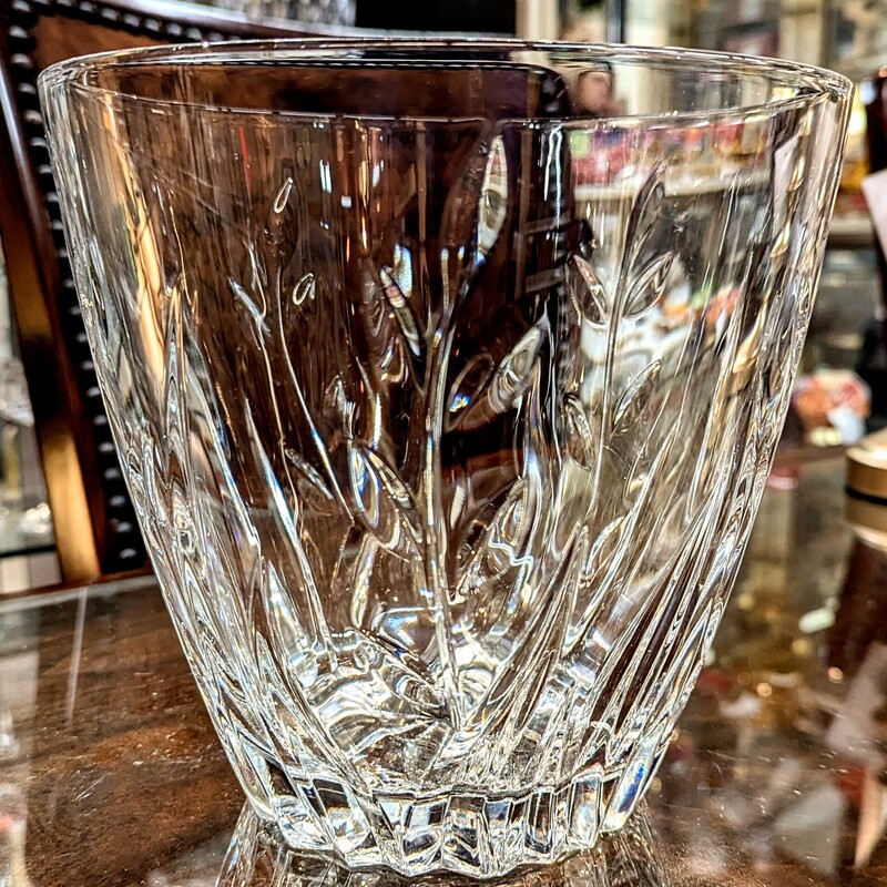 Cassandra Crystal Champagne Bucket
Clear Size: 8 x 7.5H