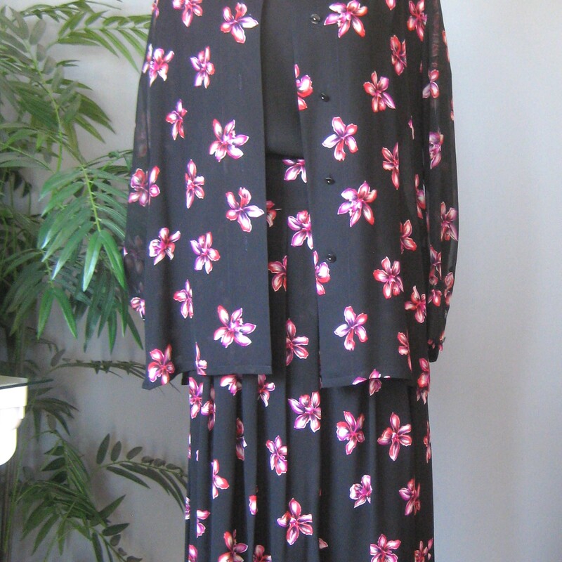 Vtg Tahari 3pc Silk Set, Blk/pnk, Size: Medium<br />
These silk work ensembles from the 1990s provided career women with high quality core wardrobe pieces that can be mixed and matched in countless ways.<br />
This set is done in black silk with printed pink orchids.<br />
You get :<br />
A completely sheer button down blouse<br />
A capped sleeve tee<br />
A high waisted lined skirt<br />
Measurements provided are taken flat across the garments<br />
Skirt: it has 2 sliding hook and eye closures and wide belt loops. it's marked size 12<br />
waist: 15<br />
hips: aprox 23<br />
length: 36<br />
Tee:<br />
Medium Shoulder pads, semi sheer, marked size 8<br />
armpit to armpit: 19.5<br />
length: 22<br />
Buttondown blouse:<br />
armpit to armpit: 22<br />
length: aprox. 32<br />
Thanks for looking!<br />
#72258