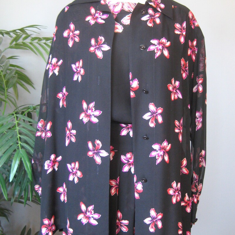 Vtg Tahari 3pc Silk Set, Blk/pnk, Size: Medium<br />
These silk work ensembles from the 1990s provided career women with high quality core wardrobe pieces that can be mixed and matched in countless ways.<br />
This set is done in black silk with printed pink orchids.<br />
You get :<br />
A completely sheer button down blouse<br />
A capped sleeve tee<br />
A high waisted lined skirt<br />
Measurements provided are taken flat across the garments<br />
Skirt: it has 2 sliding hook and eye closures and wide belt loops. it's marked size 12<br />
waist: 15<br />
hips: aprox 23<br />
length: 36<br />
Tee:<br />
Medium Shoulder pads, semi sheer, marked size 8<br />
armpit to armpit: 19.5<br />
length: 22<br />
Buttondown blouse:<br />
armpit to armpit: 22<br />
length: aprox. 32<br />
Thanks for looking!<br />
#72258