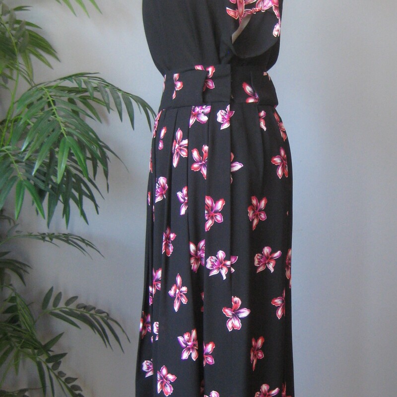 Vtg Tahari 3pc Silk Set, Blk/pnk, Size: Medium<br />
These silk work ensembles from the 1990s provided career women with high quality core wardrobe pieces that can be mixed and matched in countless ways.<br />
This set is done in black silk with printed pink orchids.<br />
You get :<br />
A completely sheer button down blouse<br />
A capped sleeve tee<br />
A high waisted lined skirt<br />
Measurements provided are taken flat across the garments<br />
Skirt: it has 2 sliding hook and eye closures and wide belt loops. it's marked size 12<br />
waist: 15<br />
hips: aprox 23<br />
length: 36<br />
Tee:<br />
Medium Shoulder pads, semi sheer, marked size 8<br />
armpit to armpit: 19.5<br />
length: 22<br />
Buttondown blouse:<br />
armpit to armpit: 22<br />
length: aprox. 32<br />
Thanks for looking!<br />
#72258