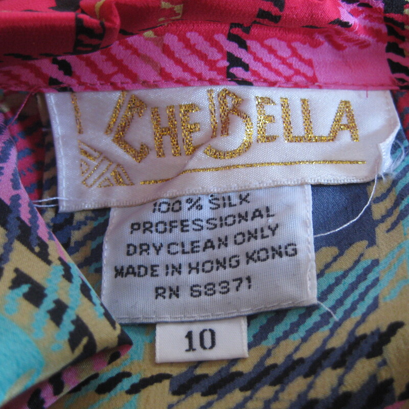 Vtg Che Bella Plaid Silk, Pink, Size: 10<br />
Great silk blouse in a bright pink, green, navy, aqua and yellow etchy plaid print.<br />
by<br />
Che Bella<br />
made in Hong Kong<br />
Marked size 10<br />
It has moderate shoulder pads attached with velcro pads so they can be easily removed if desired<br />
flat measurements:<br />
armpit to armpit: 21.5<br />
length: 26<br />
underarm sleeve seam length: 18.5<br />
<br />
Excellent condition, no flaws!<br />
thanks for looking!<br />
#72257