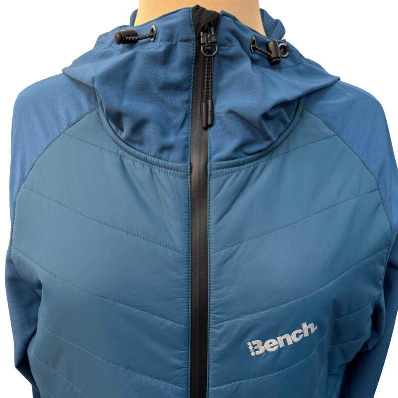 NEW Bench Thinsulate Quilted Jacket<br />
Multipurpose City Clothing<br />
Durable Water Repellent Finish.<br />
PFOA Free.<br />
Reflective Elements for Enhanced Visibility in Low Light.<br />
Thumb Holes<br />
Color: Dark Teal<br />
Size: Medium