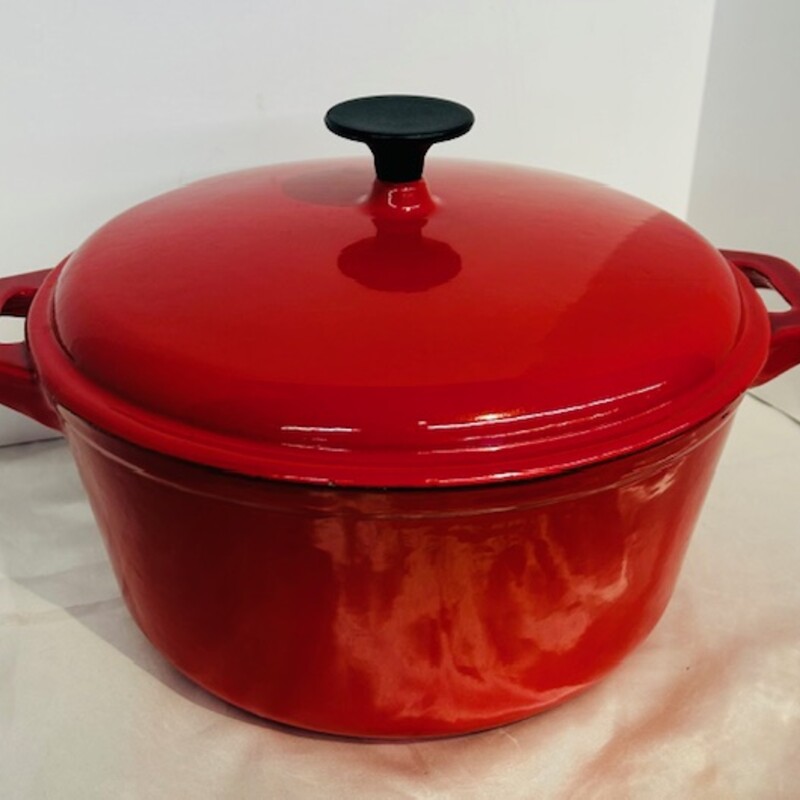 Crofton Dutch Oven
Red Black Size: 13 x 9H