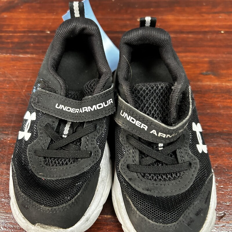 8 Black Velcro Sneakers