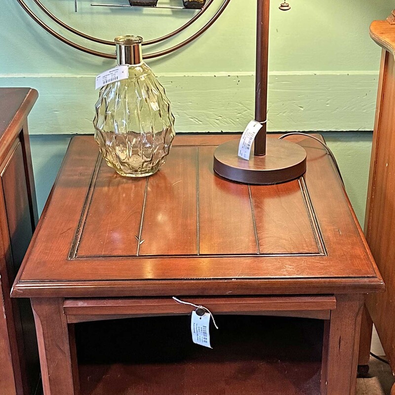 2 Shelf End Table/Pull Ou