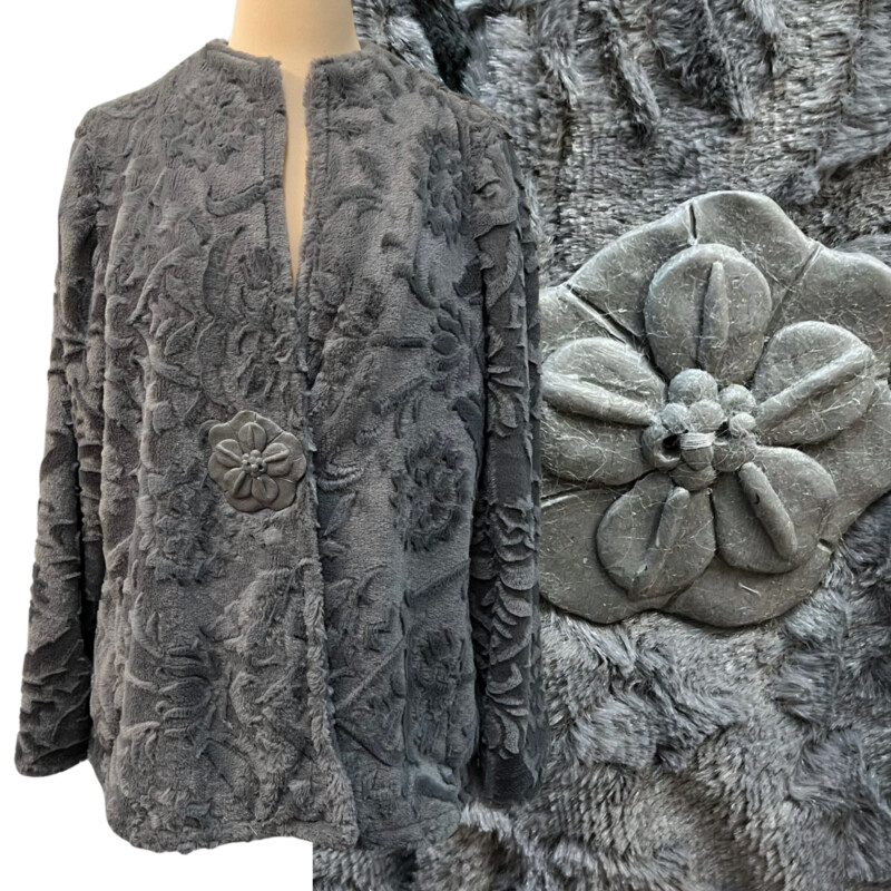 Handmade Textured Fleece Jacket
Custom Made In Bellingham
Floral Design Throughout
Handmade Floral Button
So Soft and Luxurious!
Color: Gray
Size: Large