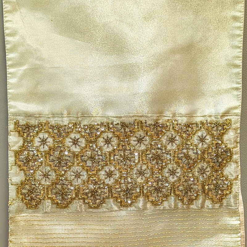 Ornate Beaded Runner
Gold
Size: 13 x 70