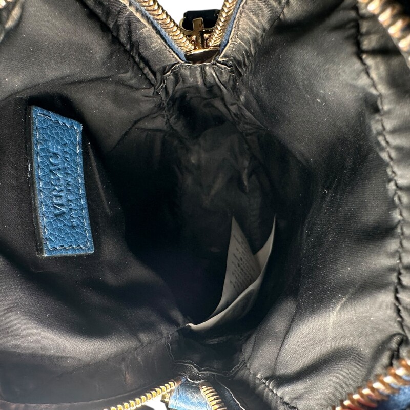 Versace Biggie Coin Blue Crossbody<br />
<br />
Dimensions:<br />
Height: 6.75<br />
Width: 4.5<br />
Depth: 1.75<br />
<br />
Comes with original dust bag. no box.<br />
<br />
In Great Shape