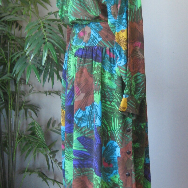 Two piece set is done in green, blue and brown tropical print silk<br />
to mix match or use just for the large amount of gorgeous silk<br />
You get :<br />
Long sleeve button down shirt with one chest pocket marked size 8, but will fit a modern size large<br />
A high waisted button down very full gathered skirt with a wide yoke.  It buttons all the way open down the side.<br />
Both pieces are unline<br />
Measurements provided are taken flat across the garments<br />
Skirt: marked size 14<br />
waist: 17.5<br />
hips: free<br />
length: 35<br />
Shirt:<br />
Medium Shoulder pads, semi sheer, marked size 8<br />
armpit to armpit: 22.5<br />
length: 28<br />
underarm sleeve seam: 21<br />
Thanks for looking!<br />
#72258