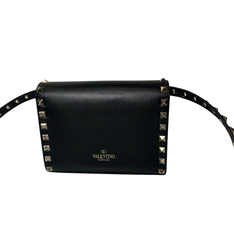 Valentino Leather Rockstud<br />
Black<br />
Size: Mini<br />
<br />
Demensions: 6in L x 5in H<br />
<br />
Does come with original dust bag but no box<br />
<br />
In Great Condition