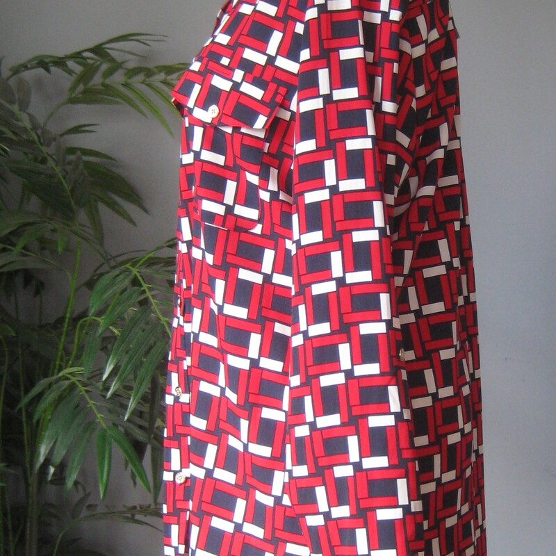 NWT Tommy Hilfiger Bttndw, Rwb, Size: Large<br />
NWT Tommy Hilfiger lightweight button down shirt<br />
The long sleeves can be rolled up and buttoned for a casual cooler look.<br />
Red white and blue geometric print<br />
gold buttons<br />
chest pockets<br />
<br />
Size Large<br />
flat measurements:<br />
shoulder to shoulder: 15.5<br />
armpit to armpit: 22.25<br />
length: 28.25<br />
underarm sleeve seam: 19<br />
<br />
perfect brand new condition.<br />
Thanks for looking!<br />
#73960