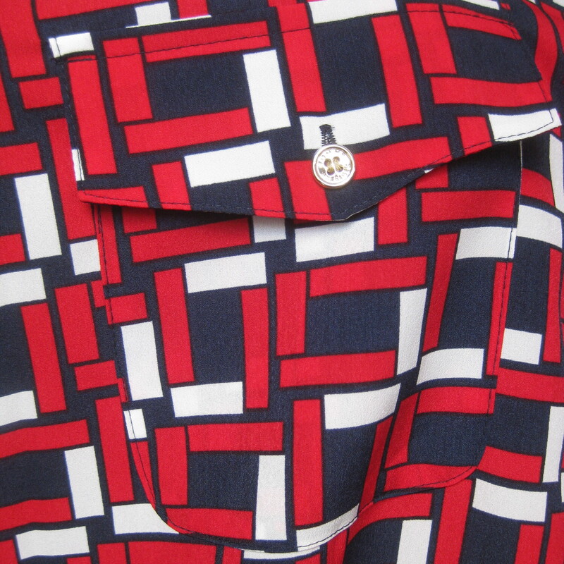 NWT Tommy Hilfiger Bttndw, Rwb, Size: Large<br />
NWT Tommy Hilfiger lightweight button down shirt<br />
The long sleeves can be rolled up and buttoned for a casual cooler look.<br />
Red white and blue geometric print<br />
gold buttons<br />
chest pockets<br />
<br />
Size Large<br />
flat measurements:<br />
shoulder to shoulder: 15.5<br />
armpit to armpit: 22.25<br />
length: 28.25<br />
underarm sleeve seam: 19<br />
<br />
perfect brand new condition.<br />
Thanks for looking!<br />
#73960
