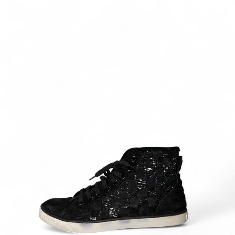 Louis Vuitton Punchy High Tops
Black Sequins

Date Code: MS1123

Light wear to the sides of the shoes.

Does not come with the orginal dust bag or box.