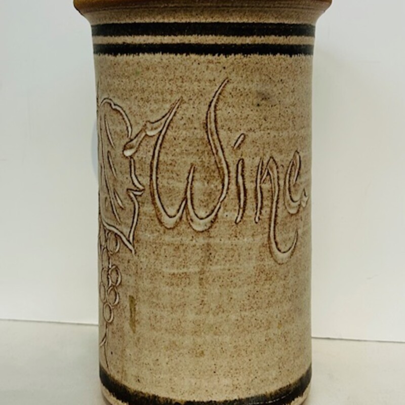 Pottery Wine Chiller
Tan Brown
Size: 5 x 8.5H