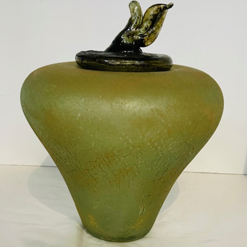 Vintage Glass Billy Moon Glass Pear Jar / Urn
Green
Size: 8.5 x 11H