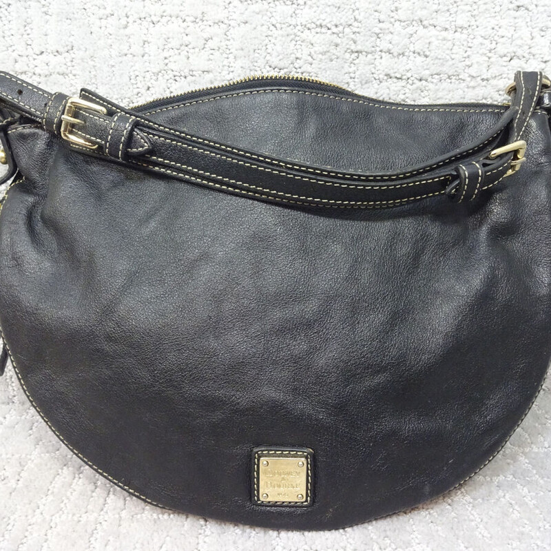 Dooney & Bourke Luna Expandable Handbag
Black Gold Size: 17 x 10H
Retails: $275+