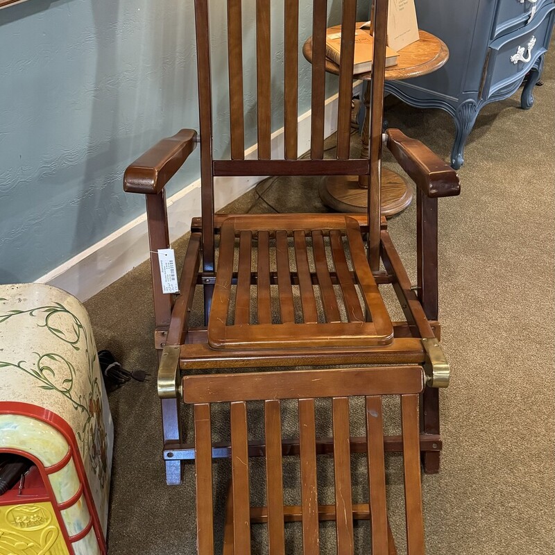 Wooden Slat Chair<br />
Folds Out To Be Used With or Without a Footrest<br />
22 Inches Wide, 59 Inches Long, 36 Inches High