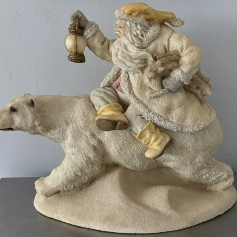 IntoTheWind Santa&Bear
Cream Tan Pink
Size: 13x6x10H
Great Detail
Number 364 or 10,000
Sculptor Ken Memoli
Weighs 9lbs 10oz
Includes COA