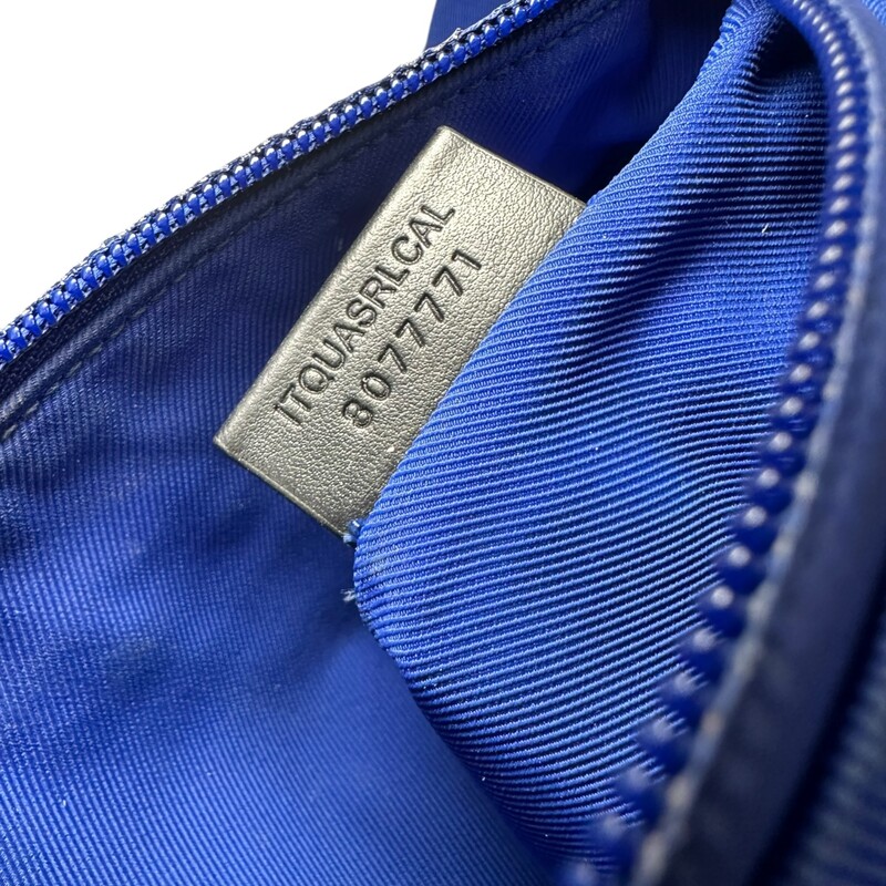 Burberry Blue Motif Fanny Pack<br />
<br />
Dimensions: 8L x6H<br />
<br />
Does not come with original dust bag or box .<br />
<br />
In Fair Condition: Stains and marks throughout the bag.<br />
<br />
Code:ITQUASRLCAL-8077771