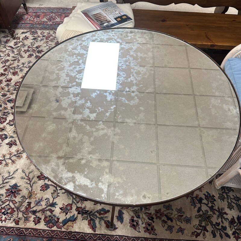 Mirrored Metal Table, Round
Size: 35Wx25H