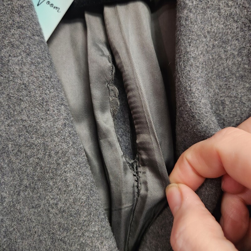 Zara Wool AS IS, Grey, Size8<br />
 small rip in lining and inside pockets