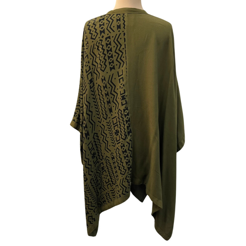 Dairi Kimono Cardigan<br />
Clasp Closure<br />
Cotton Blend<br />
Colors: Olive and Black<br />
One Size