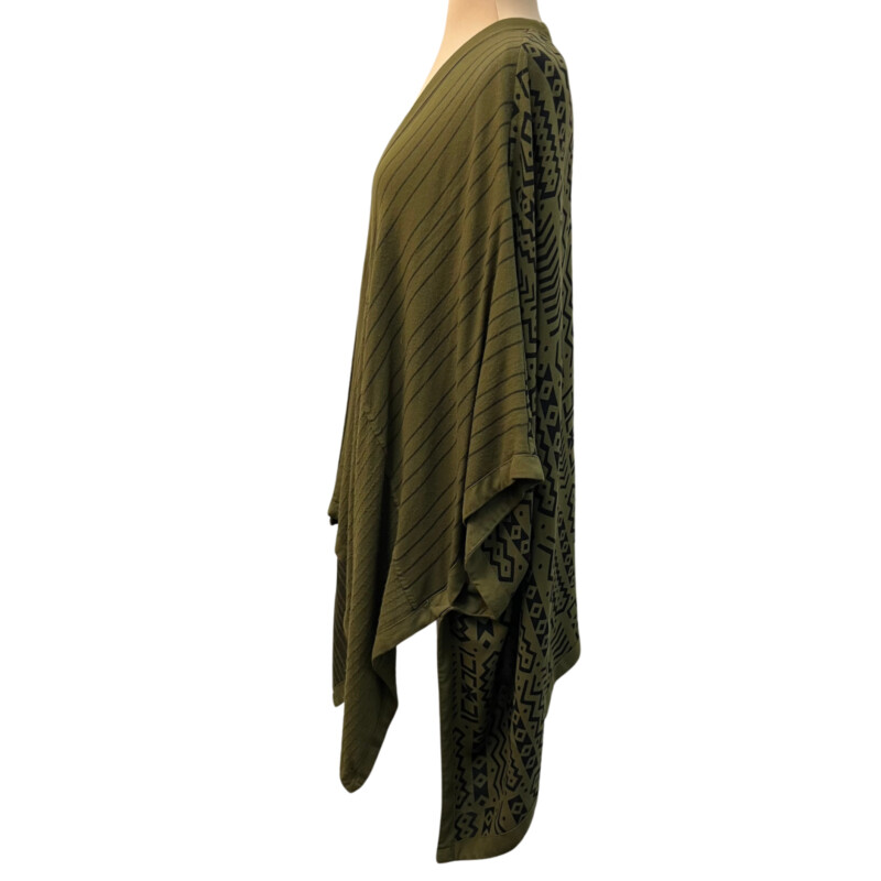 Dairi Kimono Cardigan<br />
Clasp Closure<br />
Cotton Blend<br />
Colors: Olive and Black<br />
One Size