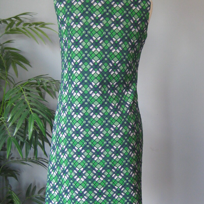 Simple midi length vest from Sears, probably made in the 1970s
Green and blue geometric print with a gold sliding buckle closure
sturdy washable polyester

These are fun to style and the color on this one is so pretty

Vest are great for working in a cold studio or office, especially this one which is lined - it will keep your core warm without bulking up your arms.

Perfect condition.
should fit a size small-medium
flat measurements:
armpit to armpit: 18
length: 36 1/2

thanks for looking!
#73070