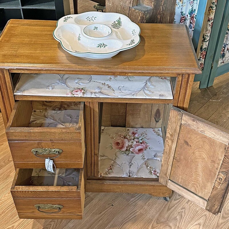 Vintage Commode with Wallpapered
Drawers
29.5 In Wide x 14.5 In Deep x 29.5 In Tall.