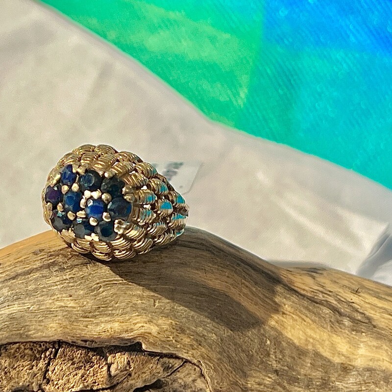 14k saphire.basket weave gold ring