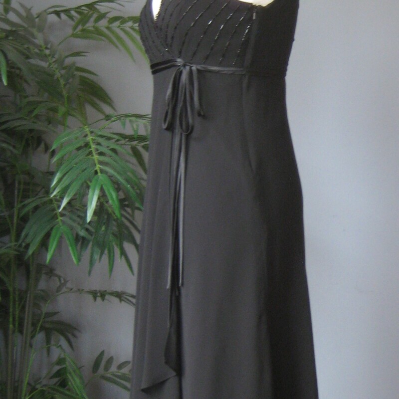 Vtg Evan Picone Beaded, Black, Size: 2P<br />
Pretty flowy black cocktail dress from Evan Picone<br />
Has a sheer chiffon overlay on the skirt, a high waist and a beaded sleeveless bodice.<br />
Thin satin ribbons at the waist add to the flow<br />
Size zipper<br />
<br />
Marked Size 2<br />
flat measurements:<br />
armpit to armpit: 17.5<br />
waist: 14 (measured at the seam between the bodice and the skirt which is just under the bust)<br />
hip: 19.5<br />
length: 44.5<br />
<br />
excellent condition, no flaws.<br />
thanks for looking!<br />
#76266