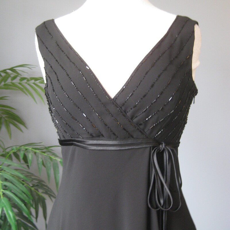 Vtg Evan Picone Beaded, Black, Size: 2P<br />
Pretty flowy black cocktail dress from Evan Picone<br />
Has a sheer chiffon overlay on the skirt, a high waist and a beaded sleeveless bodice.<br />
Thin satin ribbons at the waist add to the flow<br />
Size zipper<br />
<br />
Marked Size 2<br />
flat measurements:<br />
armpit to armpit: 17.5<br />
waist: 14 (measured at the seam between the bodice and the skirt which is just under the bust)<br />
hip: 19.5<br />
length: 44.5<br />
<br />
excellent condition, no flaws.<br />
thanks for looking!<br />
#76266