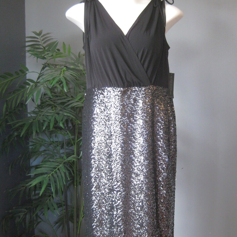 NWT Lane Branyt Sequin Ta, Black, Size: XL
Attention grabbing but elegant bodycon dress by Lane Bryant
New with tags.

Sleeveless surplice v neck bodice and spakling sequined pencil style skirt.

marked size 16
Flat measurements: taken with the garment lying flat and unstretched.
armpit to armpit: 20
waist area: aprox 18
hip area: aprox 22.5
length: 45

Pls note, I have this same dress marked size 18, also NWT.  Please see it here if you'd like to check those measurements and get the best fit for your body.
https://www.mercari.com/us/item/m45567461843/

thanks for looking!'
#73173