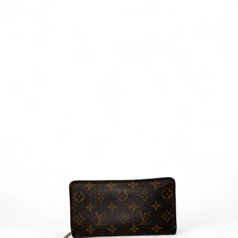 Louis Vuitton Zippy Monogram

Date Code: CA0929

Dimensions:
7.25 in Length
4 in Heigth

Does not come with the original dust bag or box.

In good condition. Wear to the exterior and the edges.