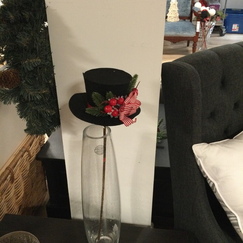 Top Hat Christmas Planter,
Black/Red,
Size: 21 In