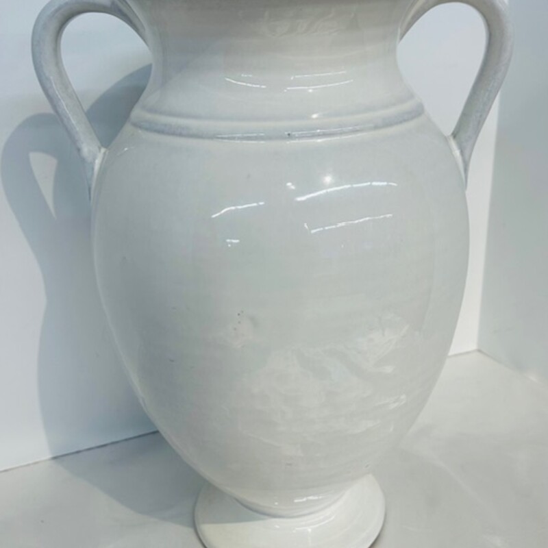 Pottery Barn Ceramic With Handles
White
Size: 9x12H