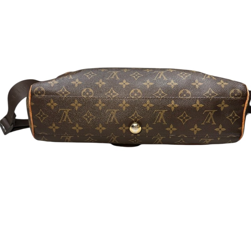 Louis Vuitton Abbesses Messenger Bag

Date Code :CA0047

Dimensions: 14in L x 12 in H

Comes with original dust bag but no box

Good Shape: some scratches on hardware and some minor fraying