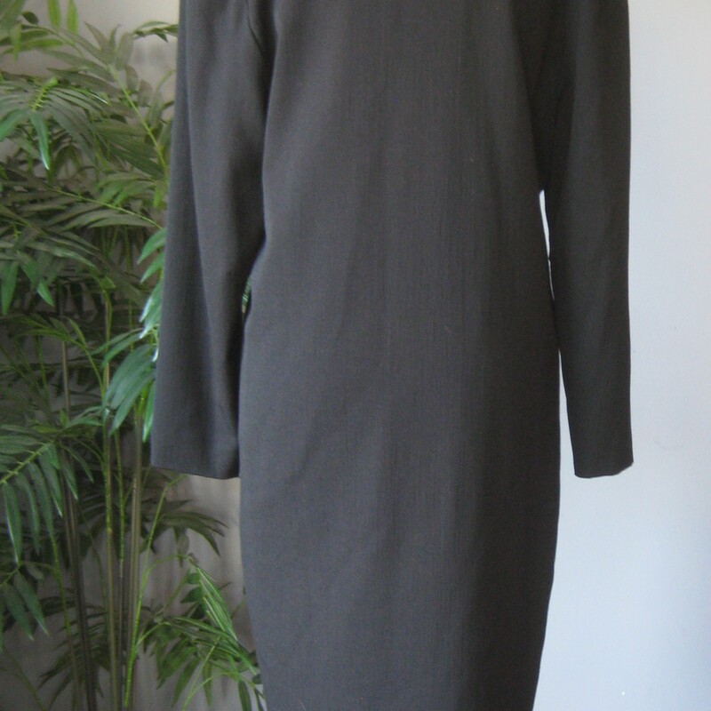 Vtg Alfred Sung Wool, Black, Size: 6<br />
Simple black wool dress by Alfred Sung.<br />
Buttons open to the waist with two chest pockets and long sleeves.<br />
Slightly dropped shoulders with soft shoulder pads<br />
Made in Hong Kong<br />
Marked size 6, pls use these flat measurements to be sure it will fit your body<br />
Shoulder to shoulder: 18.5 the shoulder seam will probably hit a little below your shoulder point by design.<br />
Armpit to Armpit: 20<br />
Waist area: 16.25<br />
Hips: 19.5<br />
Length: 40.5<br />
underarm sleeves seam: 17.5<br />
Thank you for looking<br />
#75418