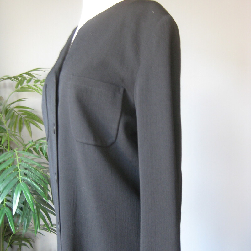 Vtg Alfred Sung Wool, Black, Size: 6
Simple black wool dress by Alfred Sung.
Buttons open to the waist with two chest pockets and long sleeves.
Slightly dropped shoulders with soft shoulder pads
Made in Hong Kong
Marked size 6, pls use these flat measurements to be sure it will fit your body
Shoulder to shoulder: 18.5 the shoulder seam will probably hit a little below your shoulder point by design.
Armpit to Armpit: 20
Waist area: 16.25
Hips: 19.5
Length: 40.5
underarm sleeves seam: 17.5
Thank you for looking
#75418