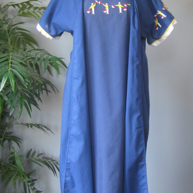 Super interesting night gown and robe set.<br />
Very lightweight blue cotton blend embroidered set made in Italy by<br />
Malizia.<br />
The robe has short sleeves each one embroidered with semaphore bearing sailors spelling out the word kiss.<br />
The nightgown has the sailors embroidered on the front and it has a keyhole like neckline outlined in yellow.<br />
Pretty and presentable, packs easily for travel when necessary.<br />
Excellent vintage condition.<br />
No size tag.<br />
the night gown measures 19.5 flat at the armpit, 20 across at the waist, 21.5 at the hip and it's 43.25 in length<br />
<br />
thanks for looking!<br />
#77674