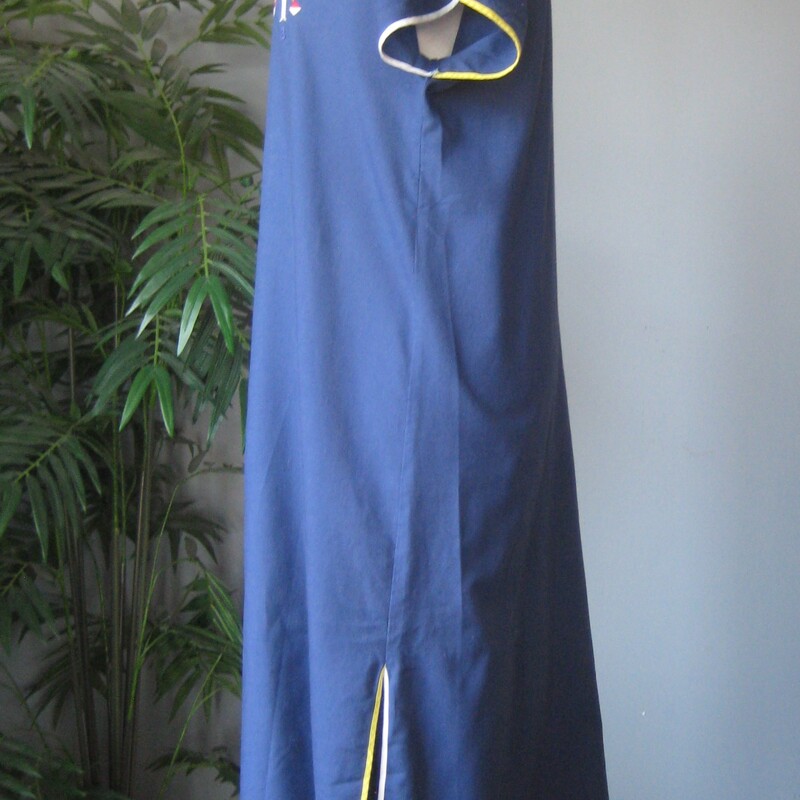 Super interesting night gown and robe set.<br />
Very lightweight blue cotton blend embroidered set made in Italy by<br />
Malizia.<br />
The robe has short sleeves each one embroidered with semaphore bearing sailors spelling out the word kiss.<br />
The nightgown has the sailors embroidered on the front and it has a keyhole like neckline outlined in yellow.<br />
Pretty and presentable, packs easily for travel when necessary.<br />
Excellent vintage condition.<br />
No size tag.<br />
the night gown measures 19.5 flat at the armpit, 20 across at the waist, 21.5 at the hip and it's 43.25 in length<br />
<br />
thanks for looking!<br />
#77674